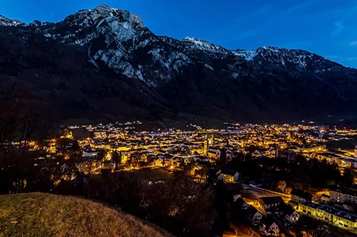 restaurant-bergli-glarus-by-night-3